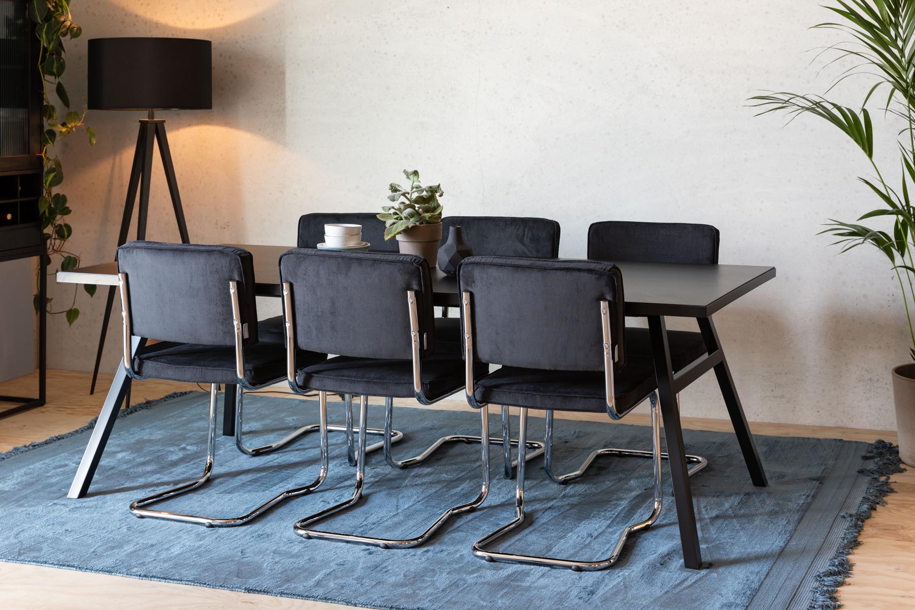 Stuhl Ridge in Schwarz präsentiert im Onlineshop von KAQTU Design AG. Stuhl ist von Zuiver