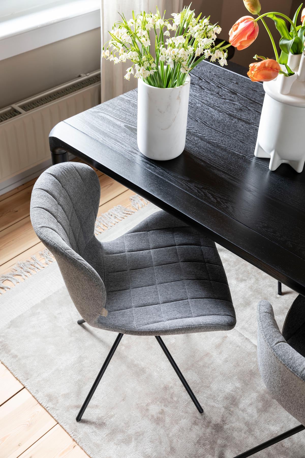 Stuhl OMG in Hellgrau präsentiert im Onlineshop von KAQTU Design AG. Stuhl ist von Zuiver
