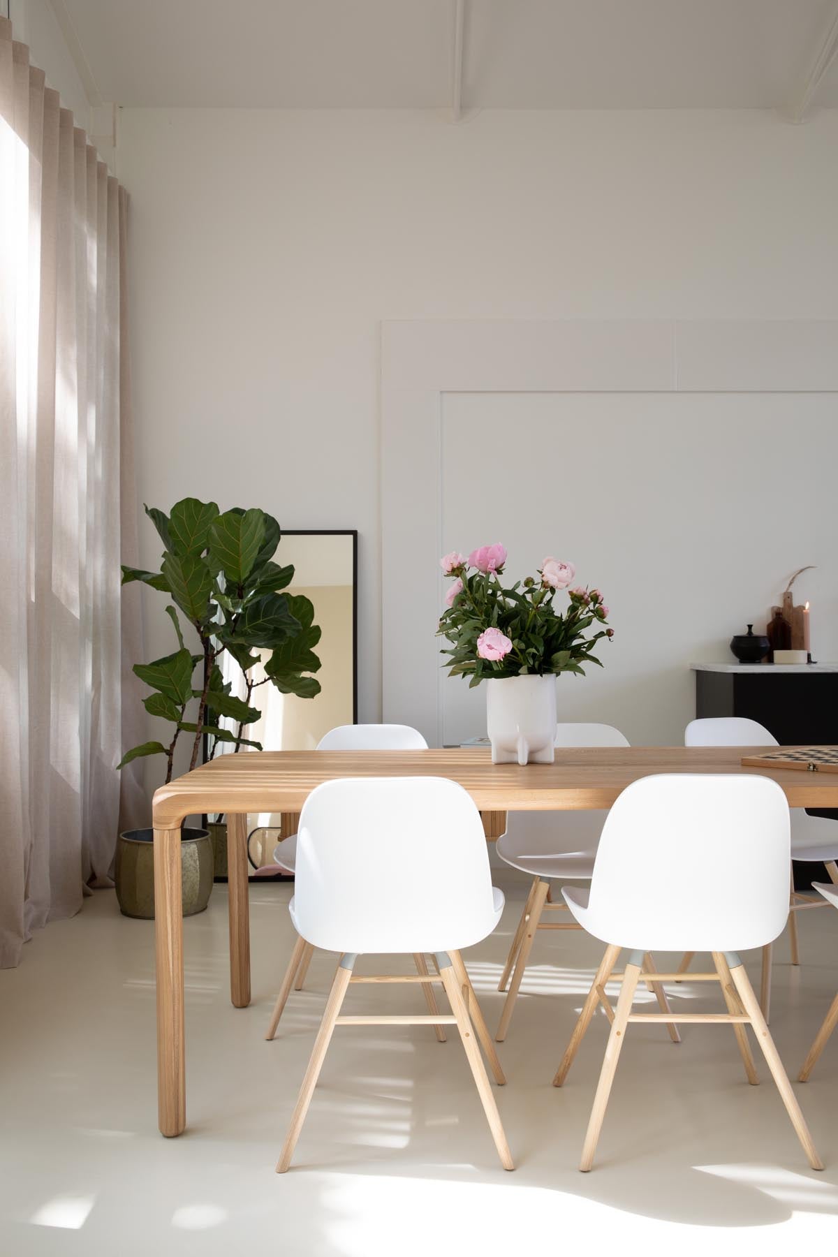 Stuhl Albert Kuip in Weiss präsentiert im Onlineshop von KAQTU Design AG. Stuhl ist von Zuiver