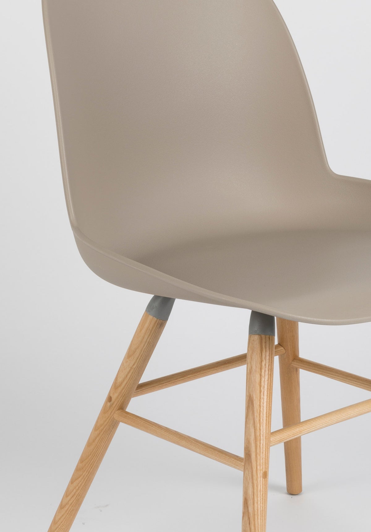 Stuhl Albert Kuip in Taupe präsentiert im Onlineshop von KAQTU Design AG. Stuhl ist von Zuiver