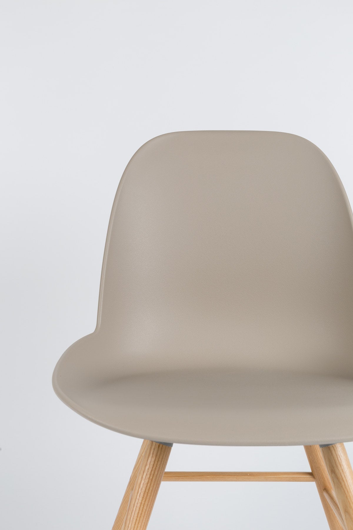 Stuhl Albert Kuip in Taupe präsentiert im Onlineshop von KAQTU Design AG. Stuhl ist von Zuiver