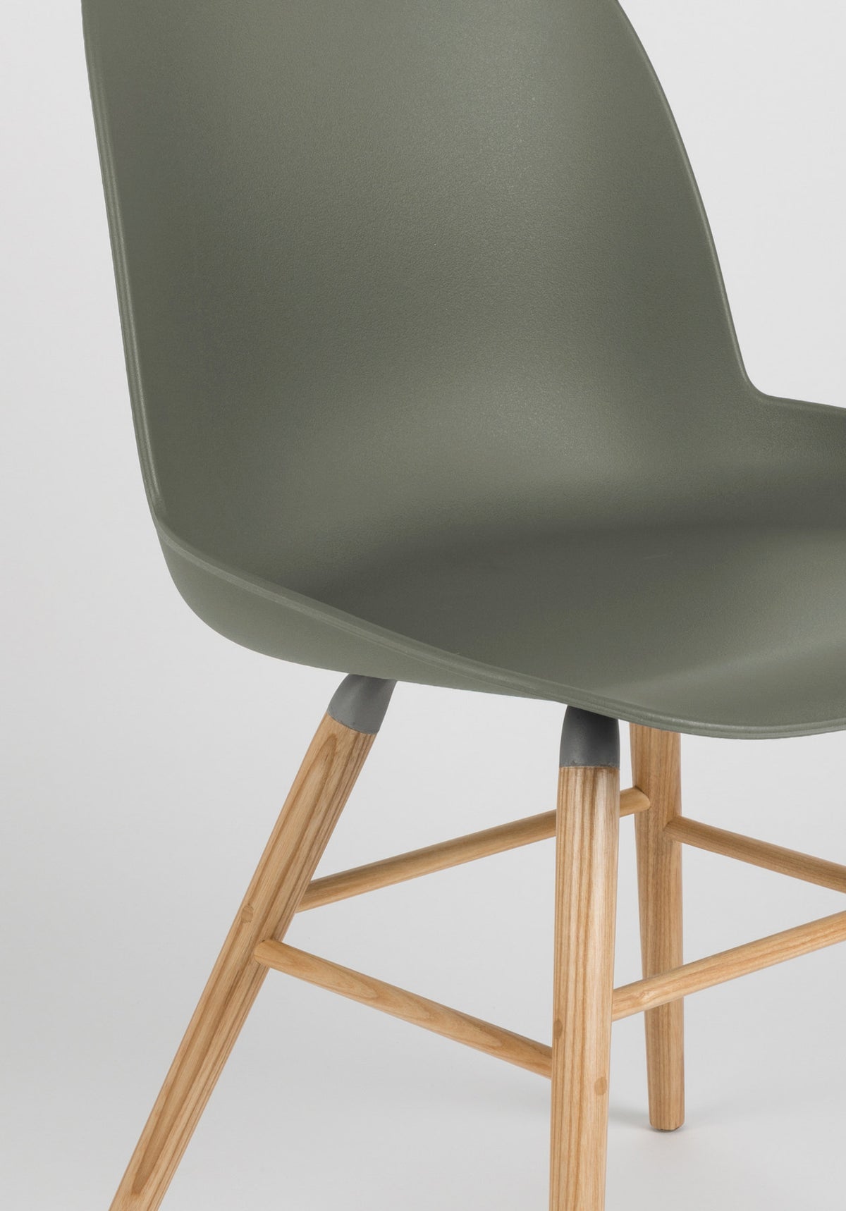 Stuhl Albert Kuip in Grün präsentiert im Onlineshop von KAQTU Design AG. Stuhl ist von Zuiver