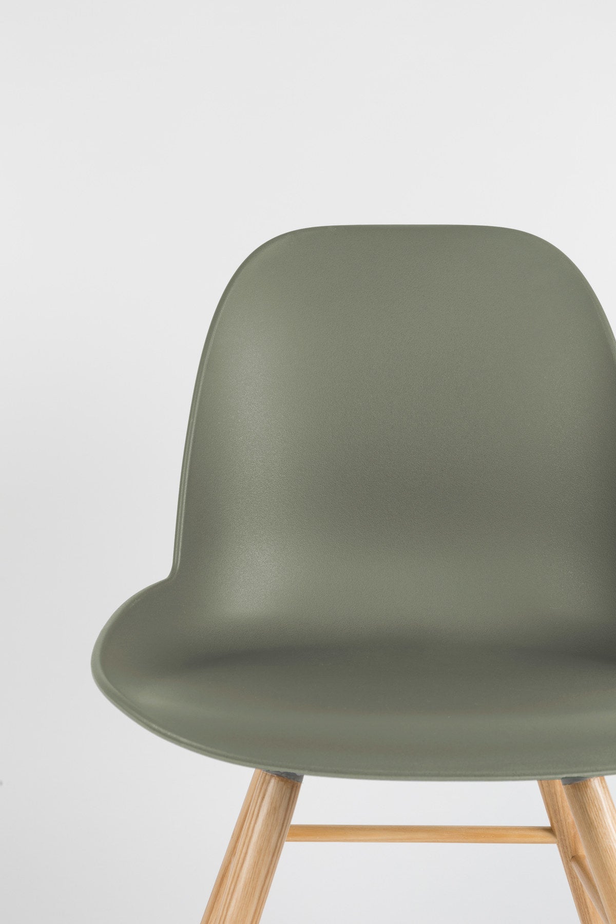 Stuhl Albert Kuip in Grün präsentiert im Onlineshop von KAQTU Design AG. Stuhl ist von Zuiver