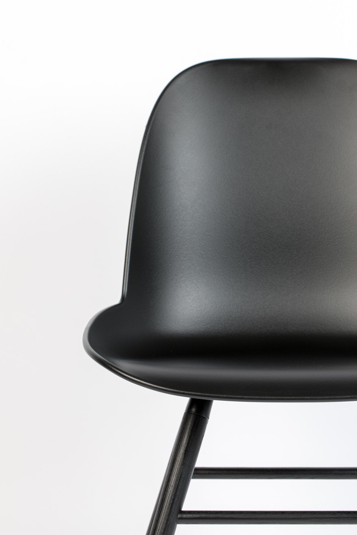 Stuhl Albert Kuip in Schwarz präsentiert im Onlineshop von KAQTU Design AG. Stuhl ist von Zuiver