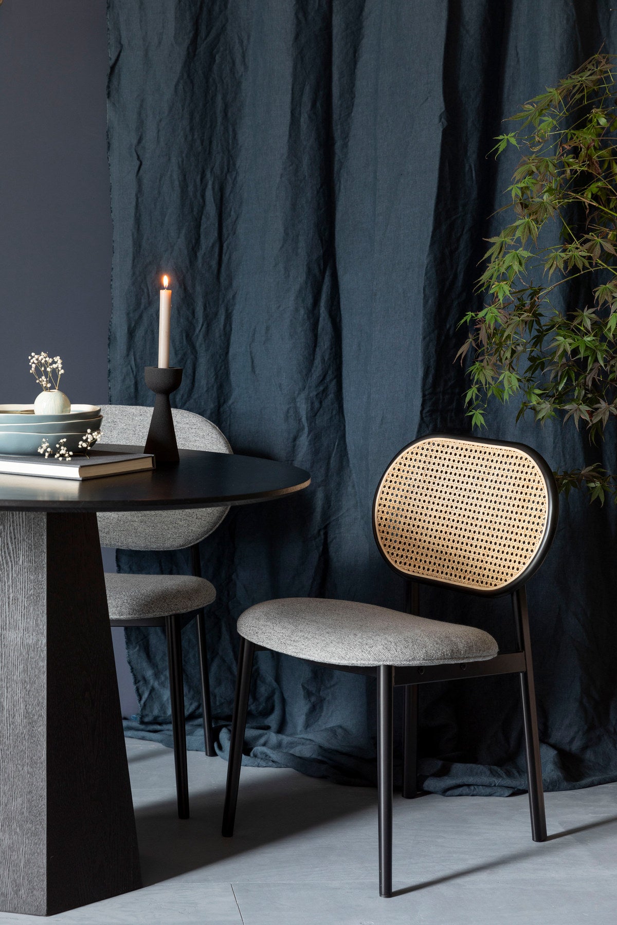 Stuhl Spike in Grau präsentiert im Onlineshop von KAQTU Design AG. Stuhl ist von Zuiver