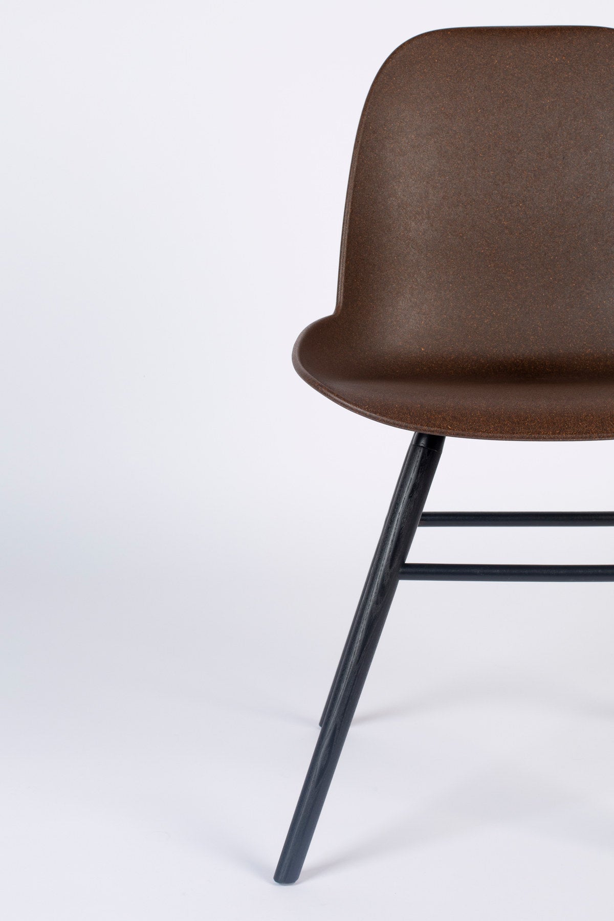 Stuhl Albert Kuip in Coffee präsentiert im Onlineshop von KAQTU Design AG. Stuhl ist von Zuiver