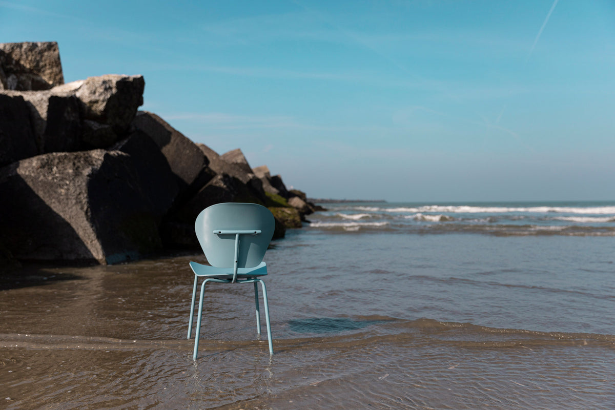 Stuhl The Ocean in Blau präsentiert im Onlineshop von KAQTU Design AG. Stuhl ist von Zuiver