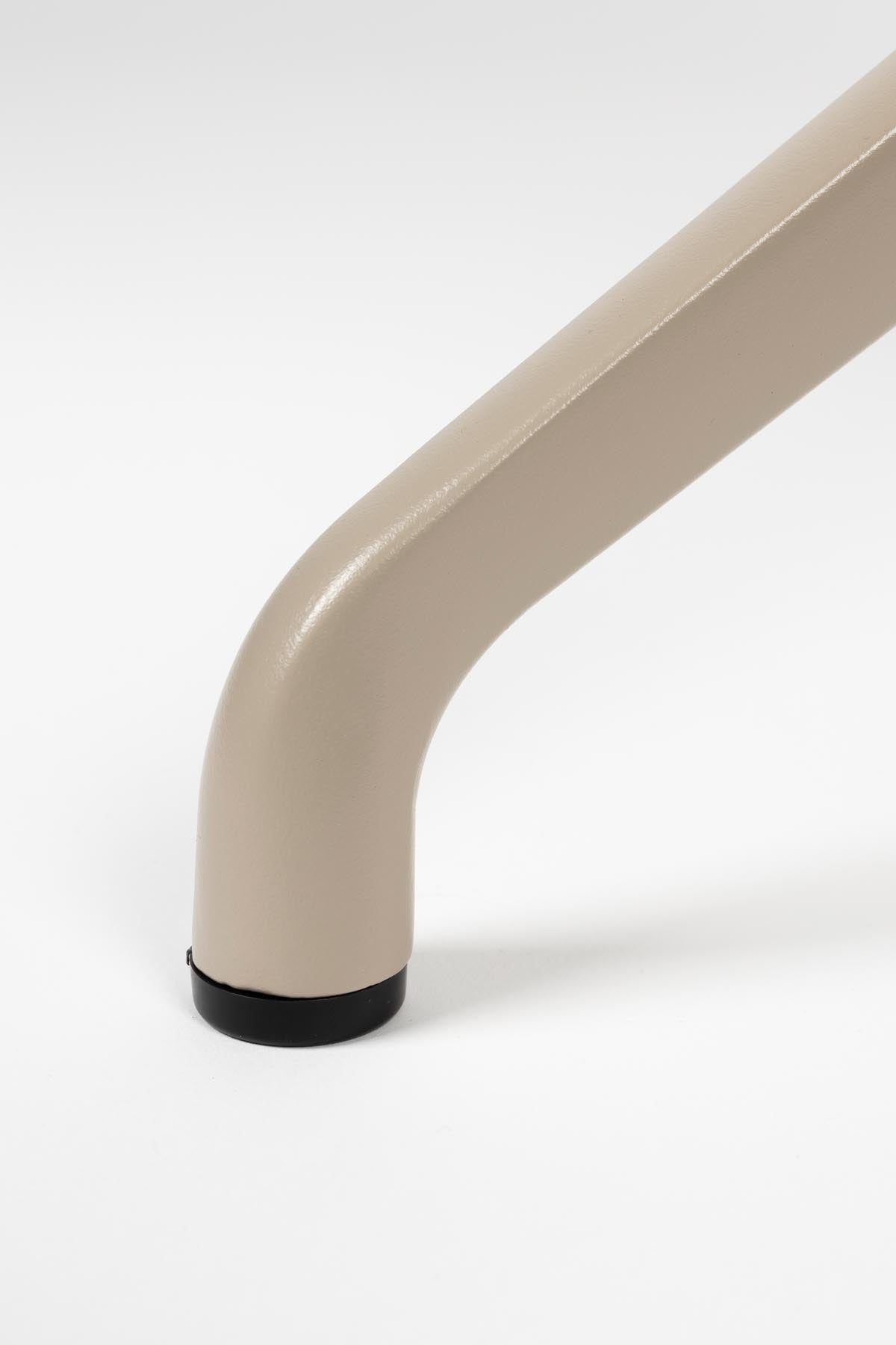 Stuhl Albert Kuip gepolstert in Taupe präsentiert im Onlineshop von KAQTU Design AG. Stuhl ist von Zuiver