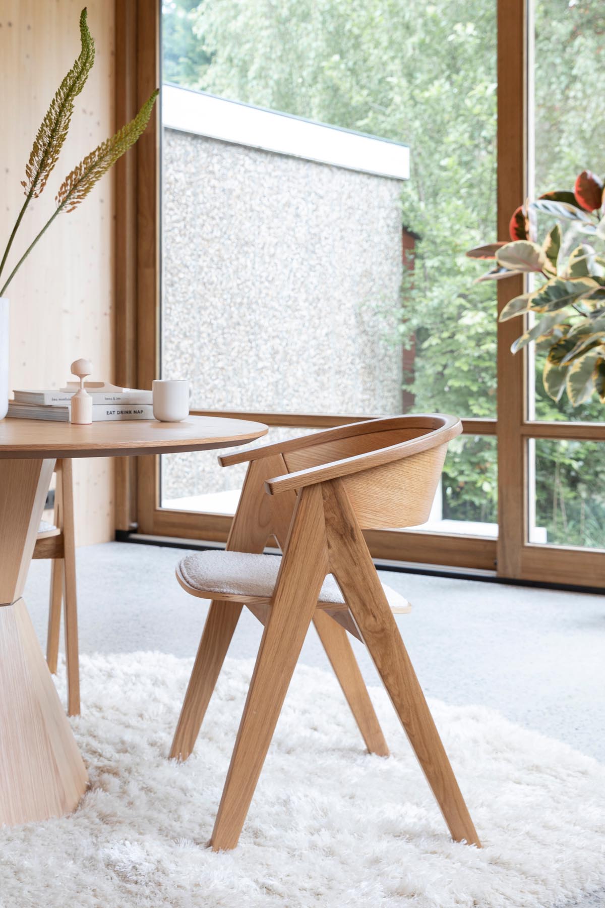 Stuhl Ndsm in Natural präsentiert im Onlineshop von KAQTU Design AG. Schalenstuhl mit Armlehne ist von Zuiver
