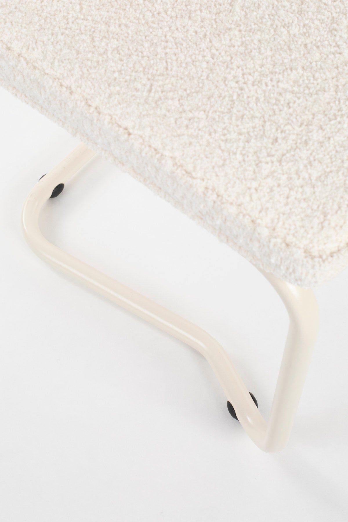 Stuhl Ridge Kink Soft in Off-White präsentiert im Onlineshop von KAQTU Design AG. Stuhl ist von Zuiver