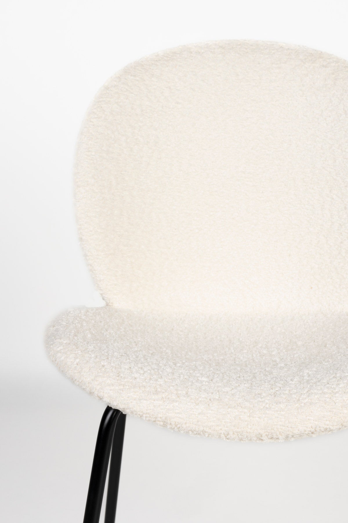 Bonnet Chair in Weiss präsentiert im Onlineshop von KAQTU Design AG. Stuhl ist von Zuiver