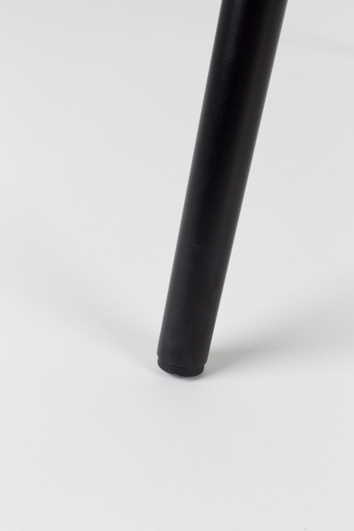 Gartenstuhl mit Armlehne Albert Kuip in Schwarz präsentiert im Onlineshop von KAQTU Design AG. Gartenstuhl mit Armlehnen ist von Zuiver