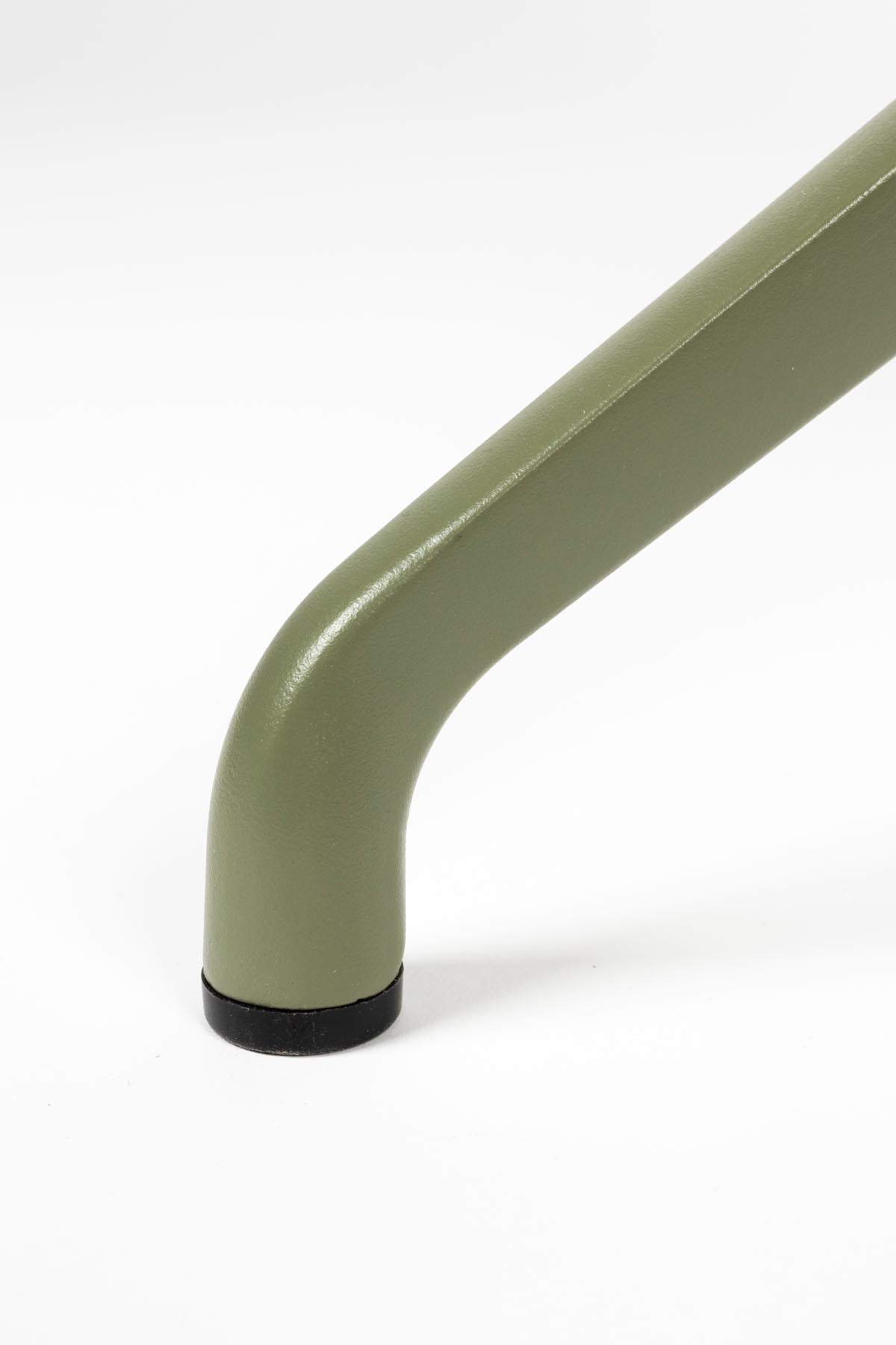 Armlehnstuhl Albert Kuip Swivel  in Grün präsentiert im Onlineshop von KAQTU Design AG. Dreh-Schalenstuhl mit Armlehnen ist von Zuiver