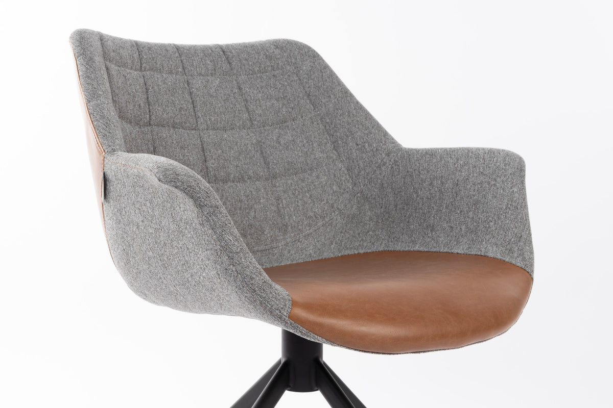 Armlehnstuhl Doulton Swivel in Vintage Brown präsentiert im Onlineshop von KAQTU Design AG. Dreh-Schalenstuhl mit Armlehnen ist von Zuiver