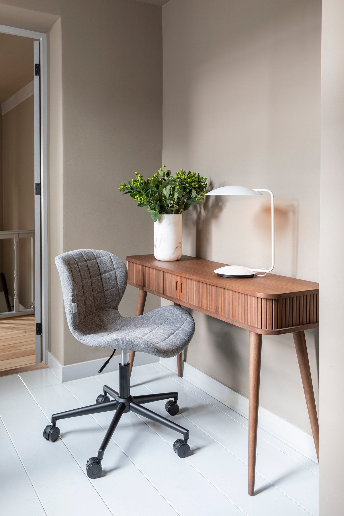 Bürostuhl OMG in Schwarz präsentiert im Onlineshop von KAQTU Design AG. Bürostuhl ist von Zuiver