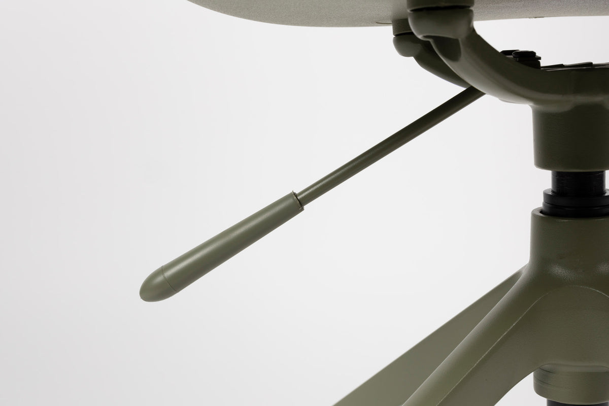 Bürostuhl mit Armlehne Albert Kuip in Grün präsentiert im Onlineshop von KAQTU Design AG. Bürostuhl mit Armlehne ist von Zuiver
