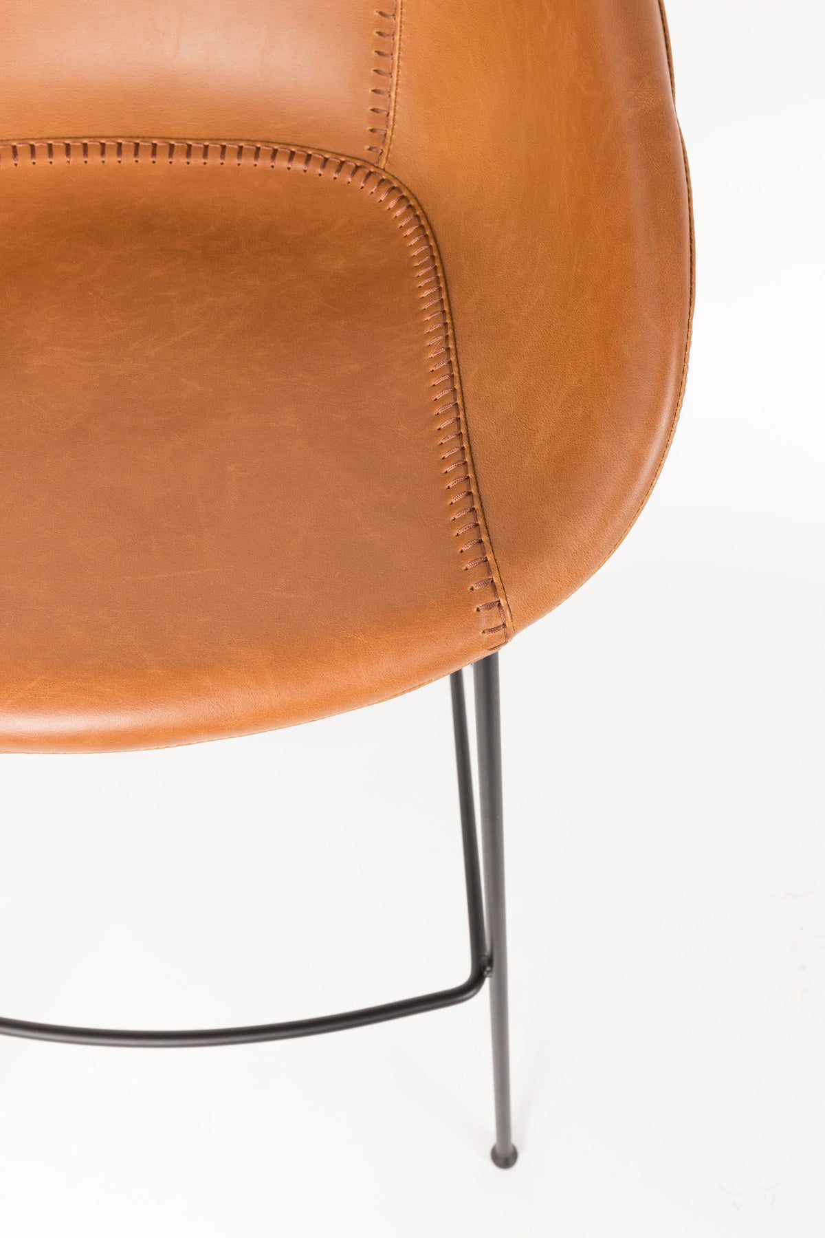 Barstuhl Feston in Braun präsentiert im Onlineshop von KAQTU Design AG. Barstuhl ist von Zuiver