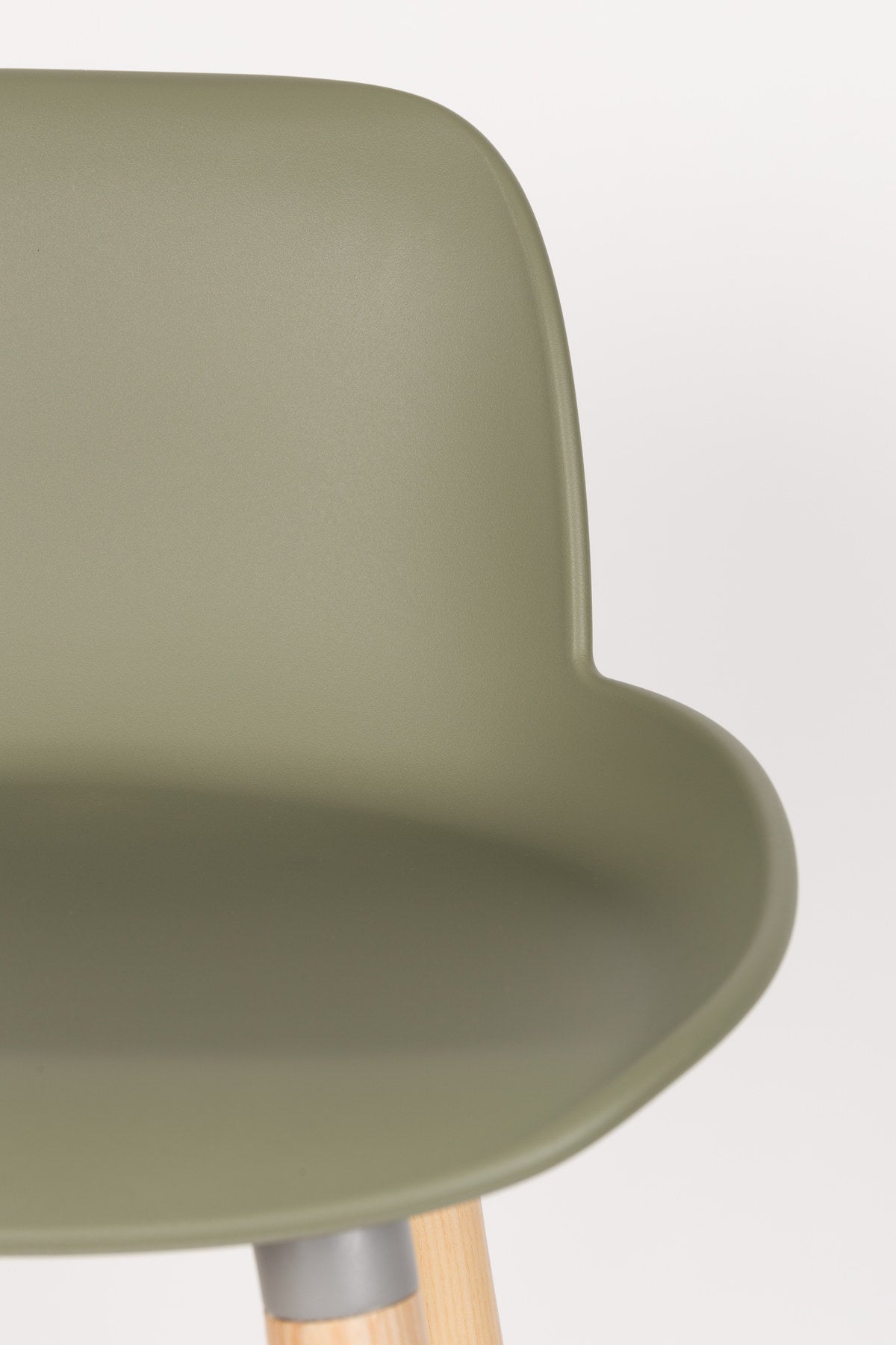 Barstuhl Albert Kuip in Grün präsentiert im Onlineshop von KAQTU Design AG. Barstuhl ist von Zuiver