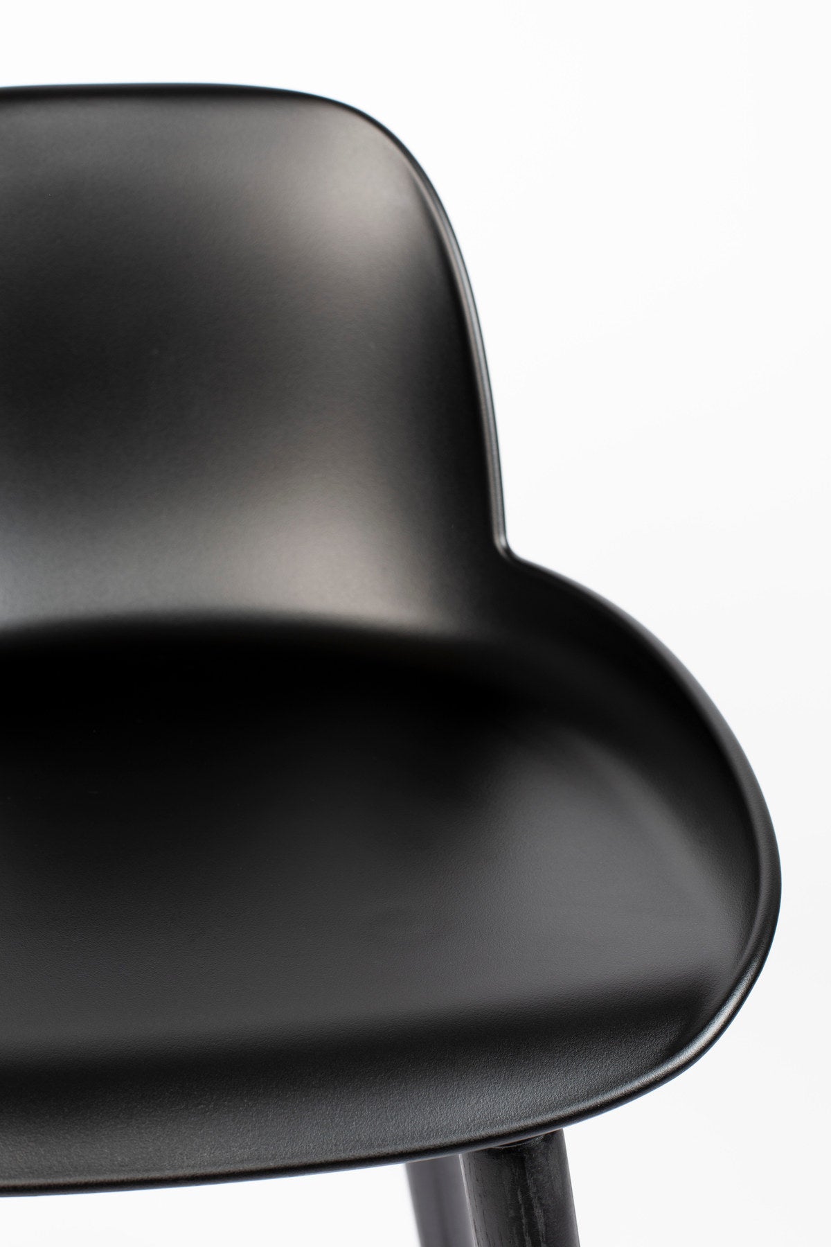 Barstuhl Albert Kuip in Schwarz präsentiert im Onlineshop von KAQTU Design AG. Barstuhl ist von Zuiver