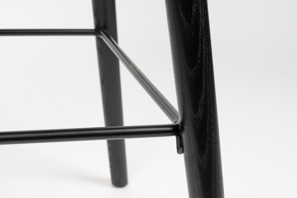 Barstuhl Albert Kuip in Schwarz präsentiert im Onlineshop von KAQTU Design AG. Barstuhl ist von Zuiver