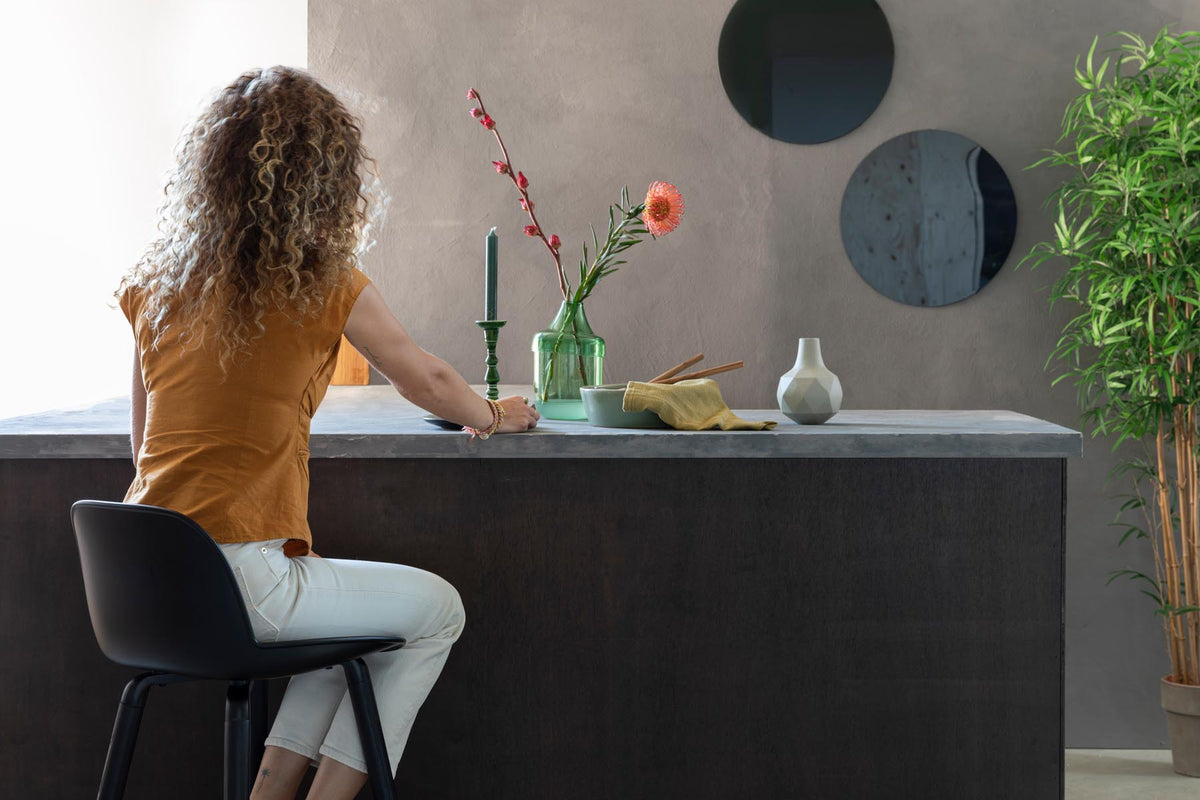 Barstuhl Albert Kuip in Schwarz präsentiert im Onlineshop von KAQTU Design AG. Barstuhl ist von Zuiver