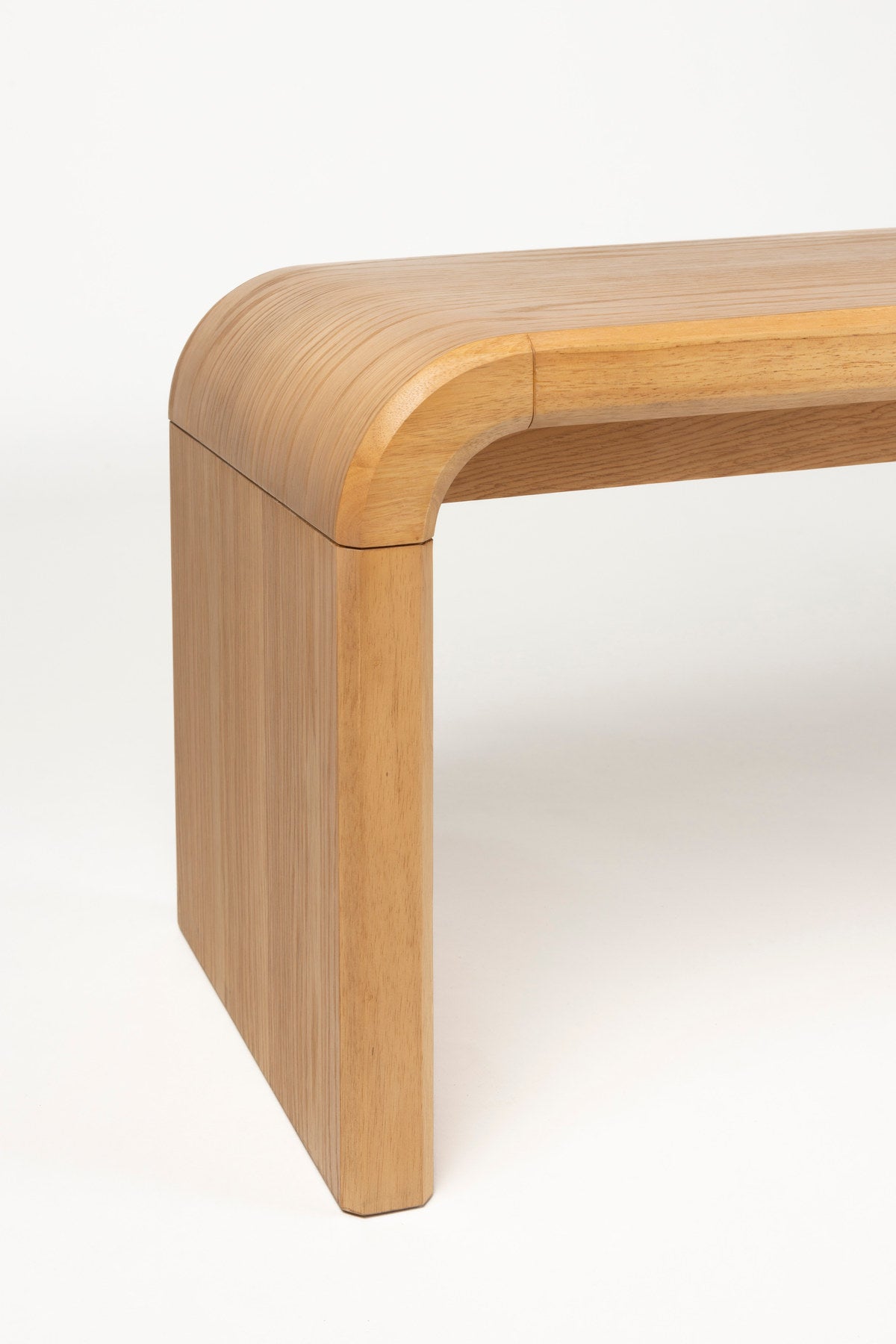 Bank Brave in Braun präsentiert im Onlineshop von KAQTU Design AG. Sitzbank ist von Zuiver