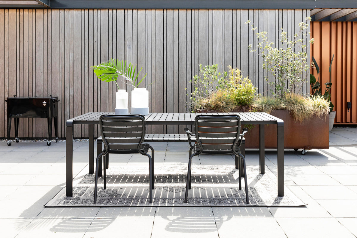 Gartenstuhl Vondel in Schwarz präsentiert im Onlineshop von KAQTU Design AG. Gartenstuhl ist von Zuiver