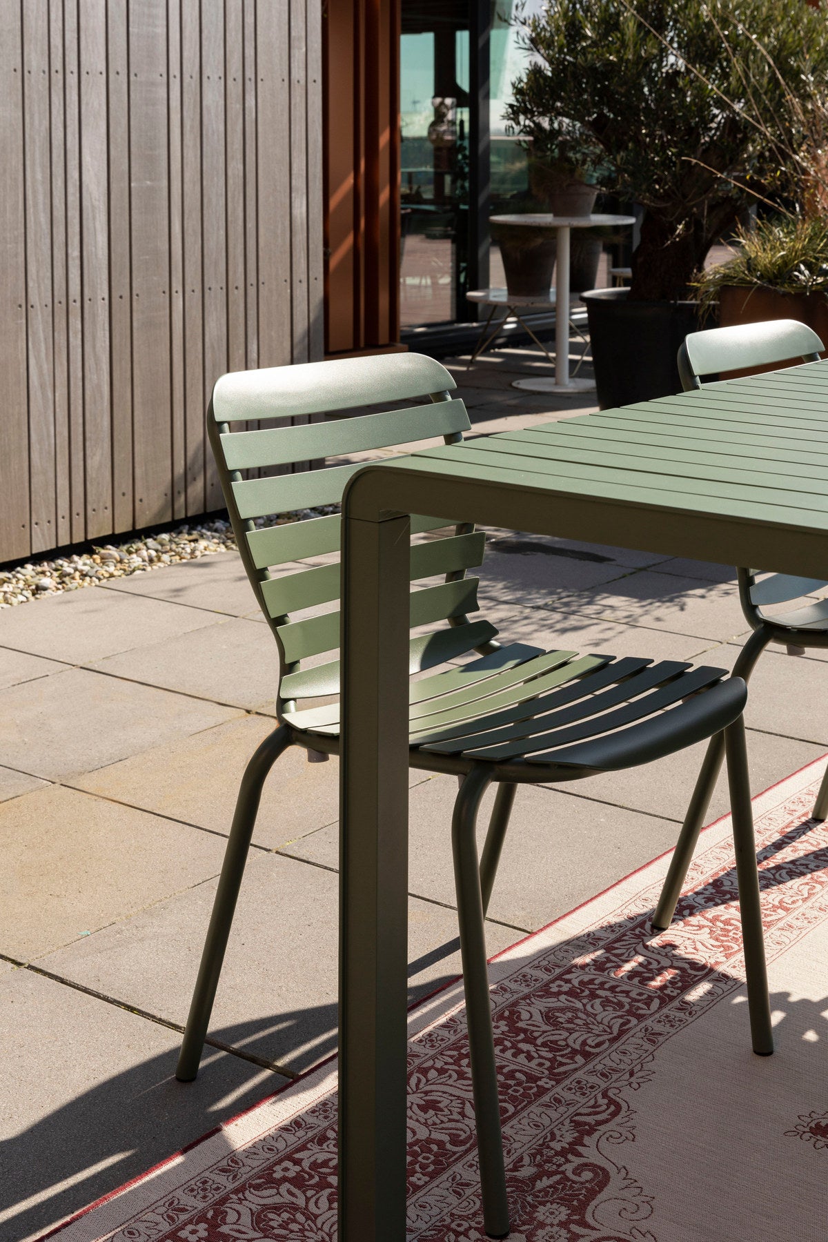 Gartenstuhl Vondel in Grün präsentiert im Onlineshop von KAQTU Design AG. Gartenstuhl ist von Zuiver
