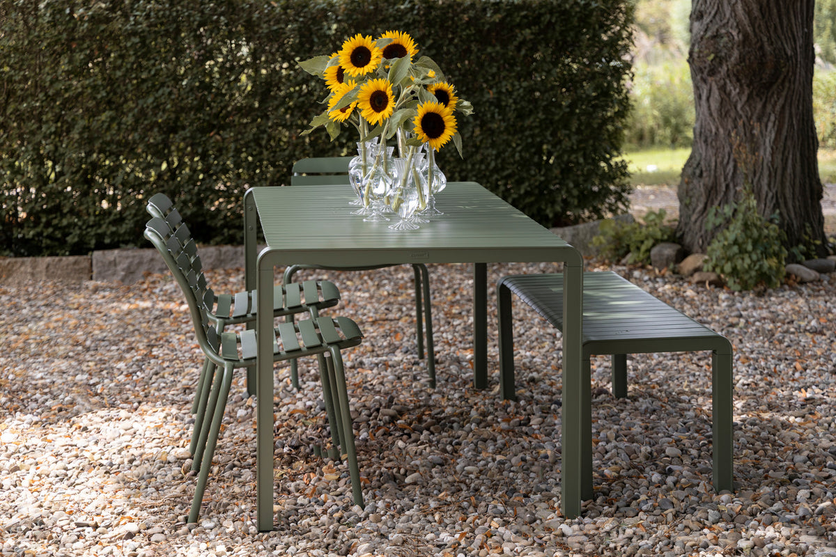 Gartenstuhl Vondel in Grün präsentiert im Onlineshop von KAQTU Design AG. Gartenstuhl ist von Zuiver