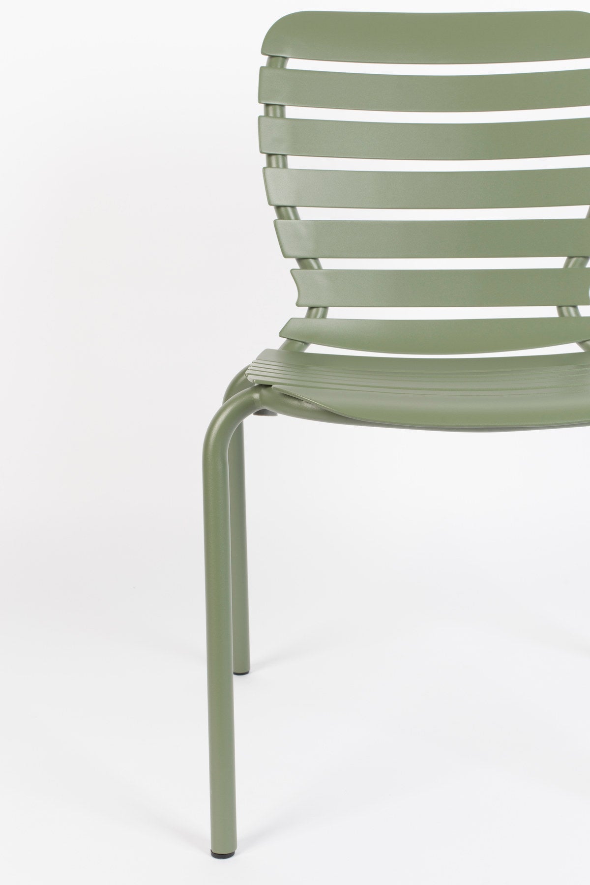 Gartenstuhl Vondel in Grün präsentiert im Onlineshop von KAQTU Design AG. Gartenstuhl ist von Zuiver