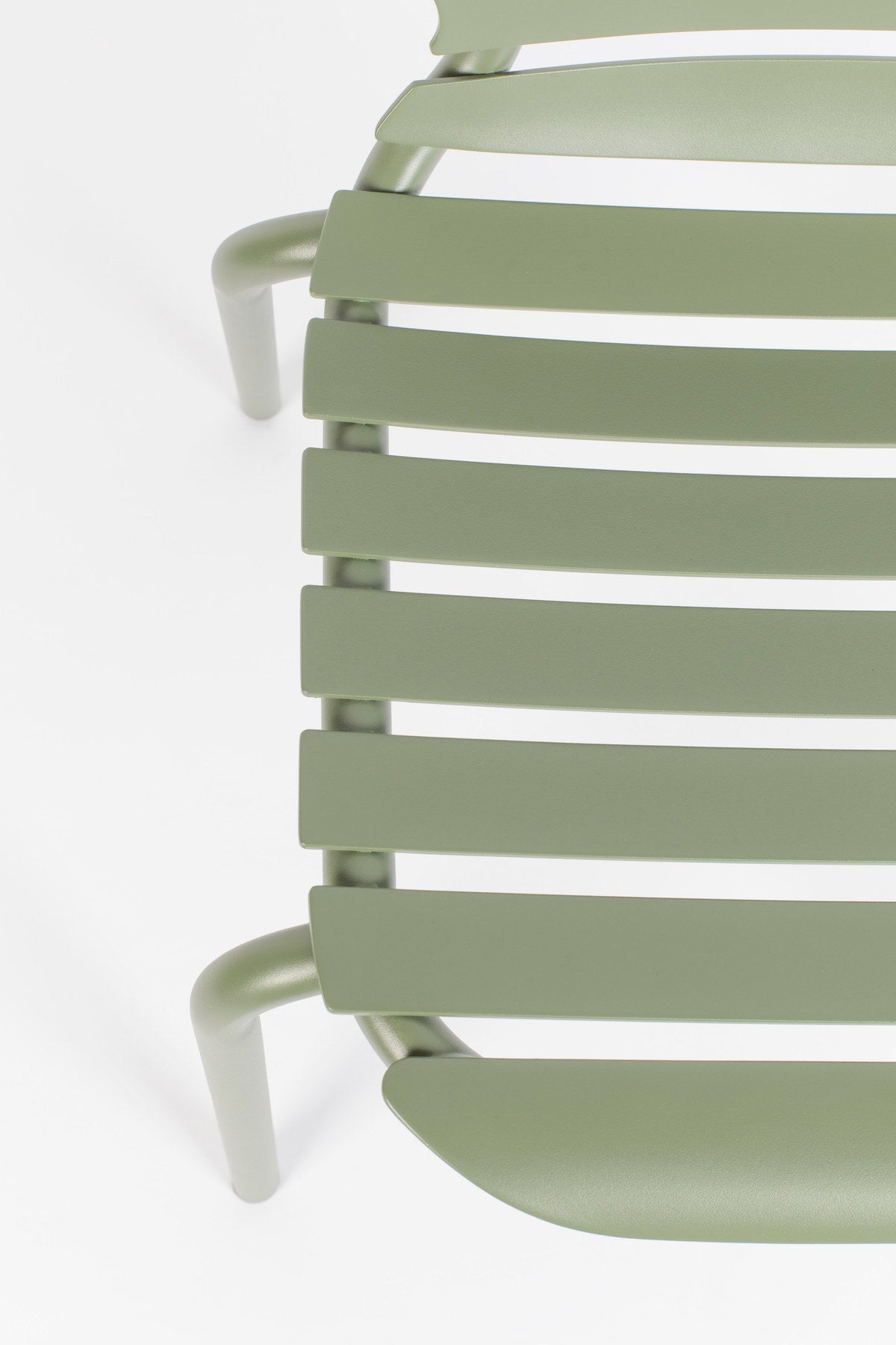 Gartenstuhl Vondel in Grün präsentiert im Onlineshop von KAQTU Design AG. Gartenstuhl ist von Zuiver