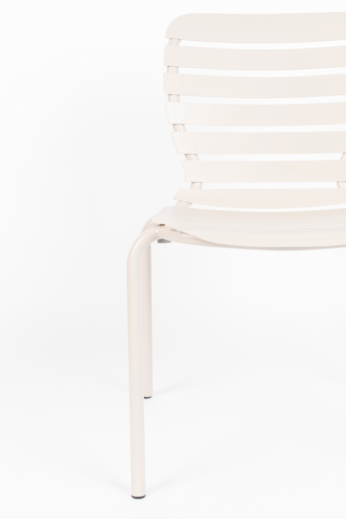 Gartenstuhl Vondel in Clay präsentiert im Onlineshop von KAQTU Design AG. Gartenstuhl ist von Zuiver