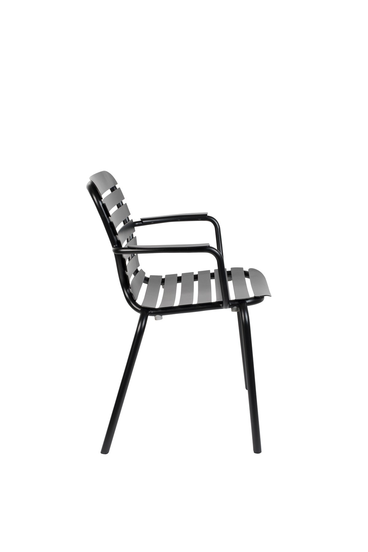 Gartenstuhl mit Armlehne Vondel in Schwarz präsentiert im Onlineshop von KAQTU Design AG. Gartenstuhl mit Armlehnen ist von Zuiver