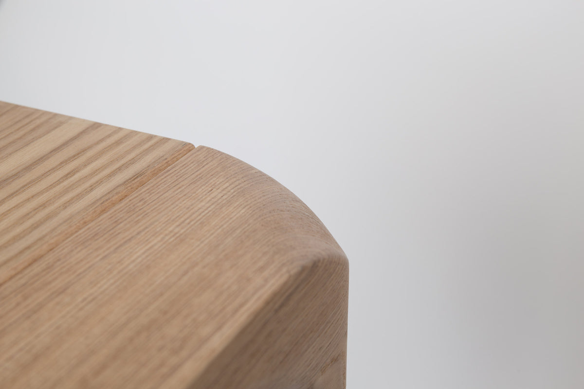 Tisch Storm in Natur präsentiert im Onlineshop von KAQTU Design AG. Esstisch ist von Zuiver