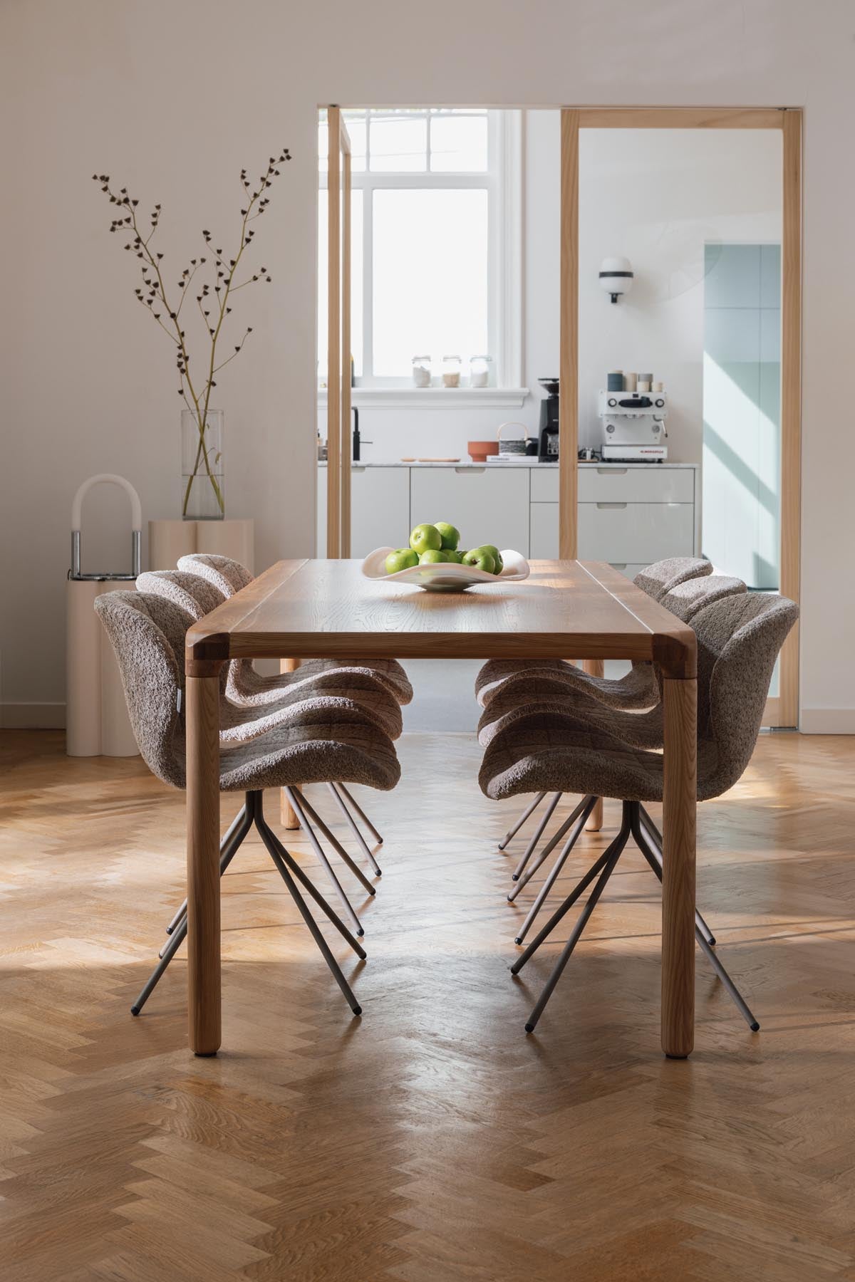Tisch Storm in Natur präsentiert im Onlineshop von KAQTU Design AG. Esstisch ist von Zuiver