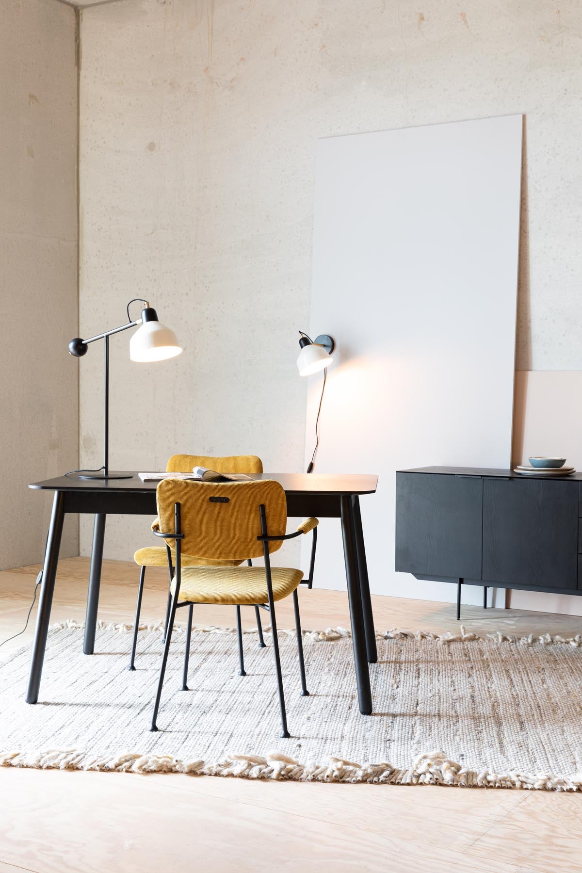 Tisch Glimps in Schwarz präsentiert im Onlineshop von KAQTU Design AG. Esstisch ist von Zuiver