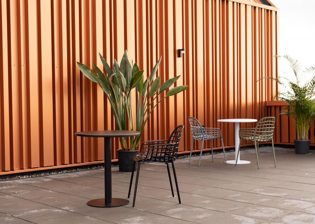 Beistelltisch Metsu in Schwarz präsentiert im Onlineshop von KAQTU Design AG. Esstisch ist von Zuiver