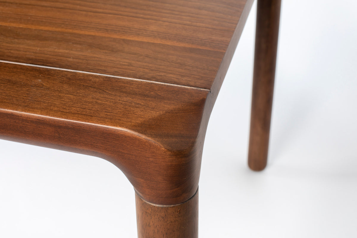 Tisch Storm in Braun präsentiert im Onlineshop von KAQTU Design AG. Esstisch ist von Zuiver