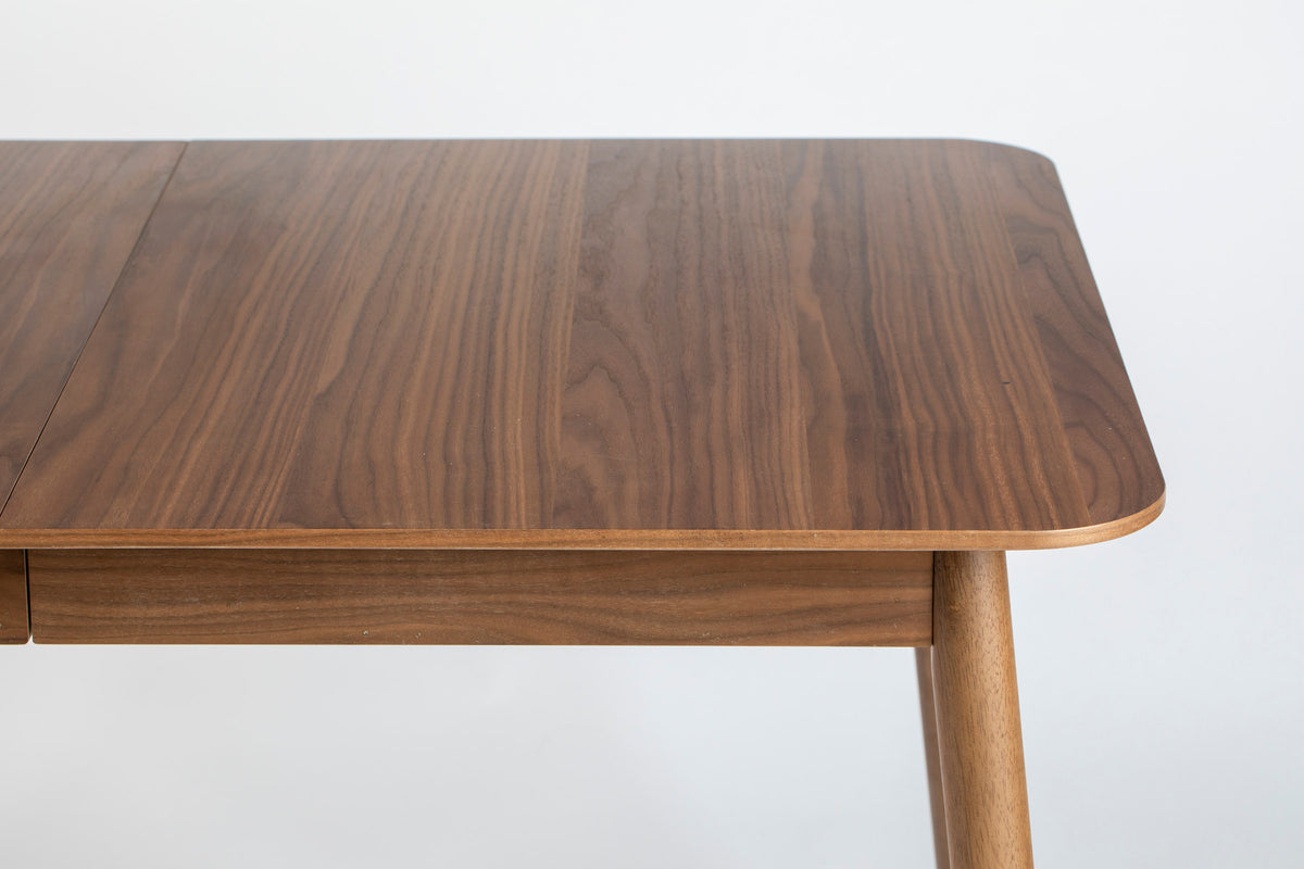 Tisch Glimps in Braun präsentiert im Onlineshop von KAQTU Design AG. Esstisch ist von Zuiver