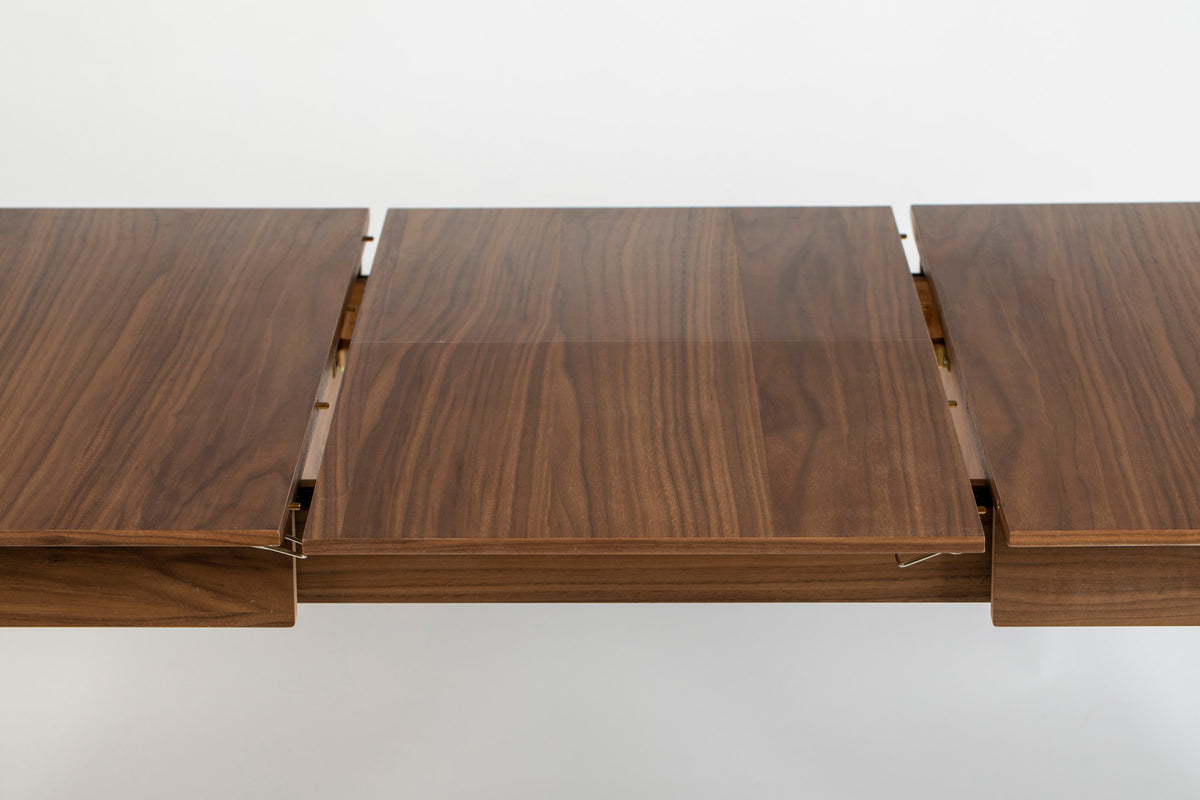 Tisch Glimps in Braun präsentiert im Onlineshop von KAQTU Design AG. Esstisch ist von Zuiver