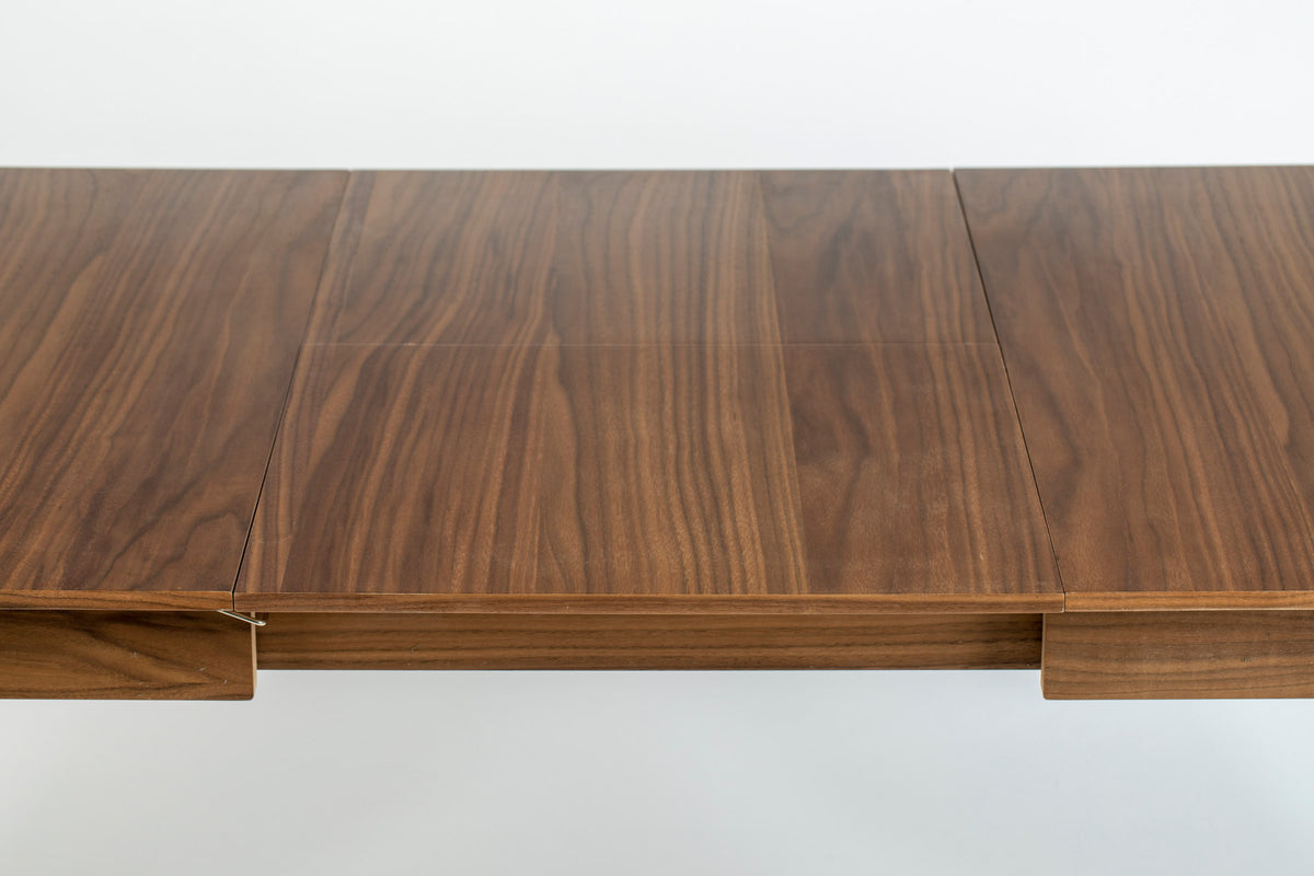 Tisch Glimps in Braun präsentiert im Onlineshop von KAQTU Design AG. Esstisch ist von Zuiver