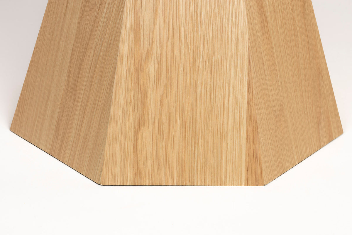Tisch Lotus in beige präsentiert im Onlineshop von KAQTU Design AG. Esstisch ist von Zuiver