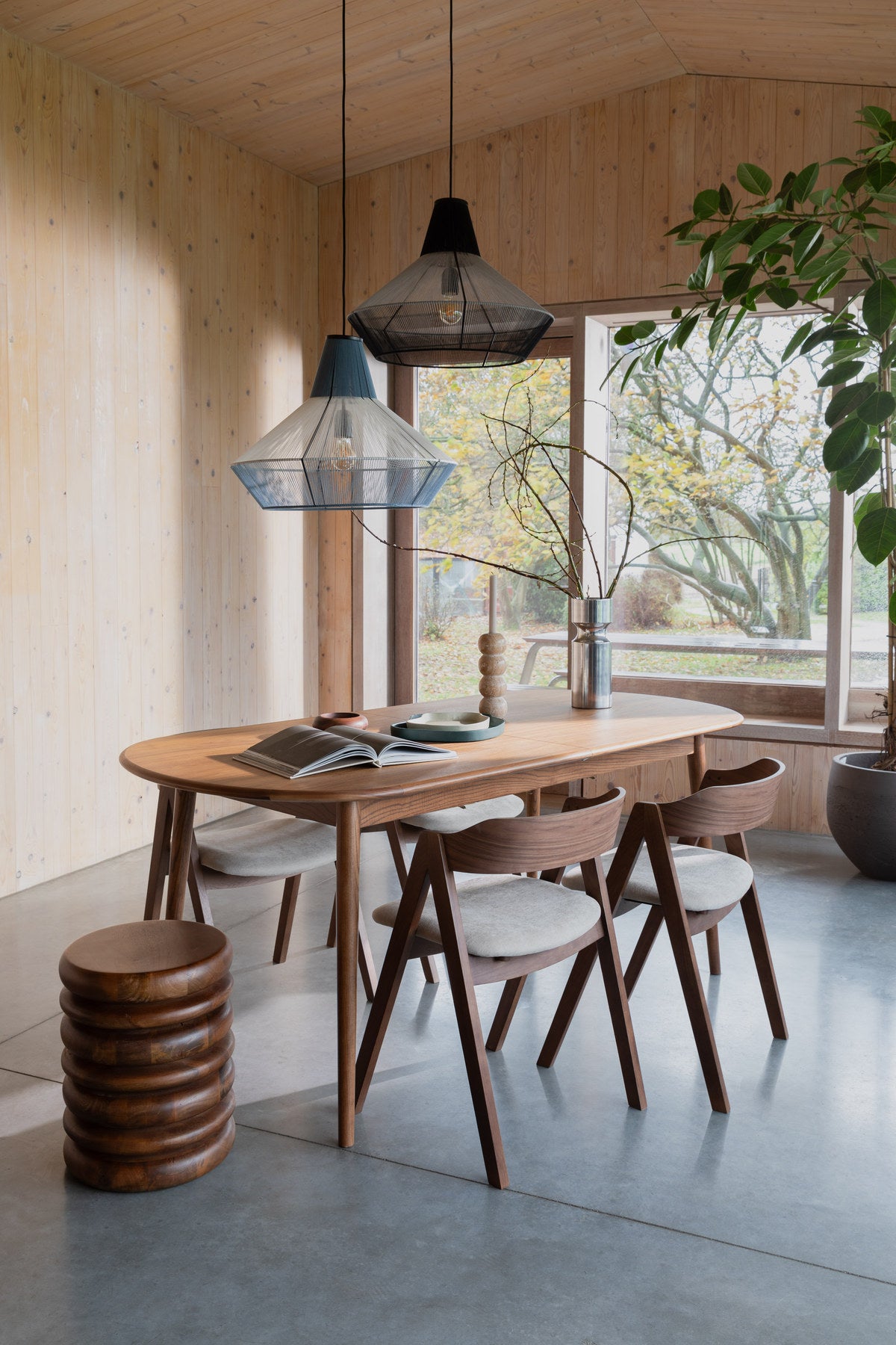 Twist Tisch Walnuss 180/240x90 in Braun präsentiert im Onlineshop von KAQTU Design AG. Esstisch ist von Zuiver