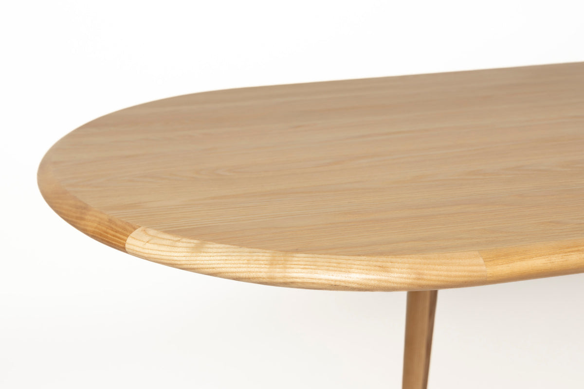 Twist Tisch Eiche 180/240x90 in beige präsentiert im Onlineshop von KAQTU Design AG. Esstisch ist von Zuiver