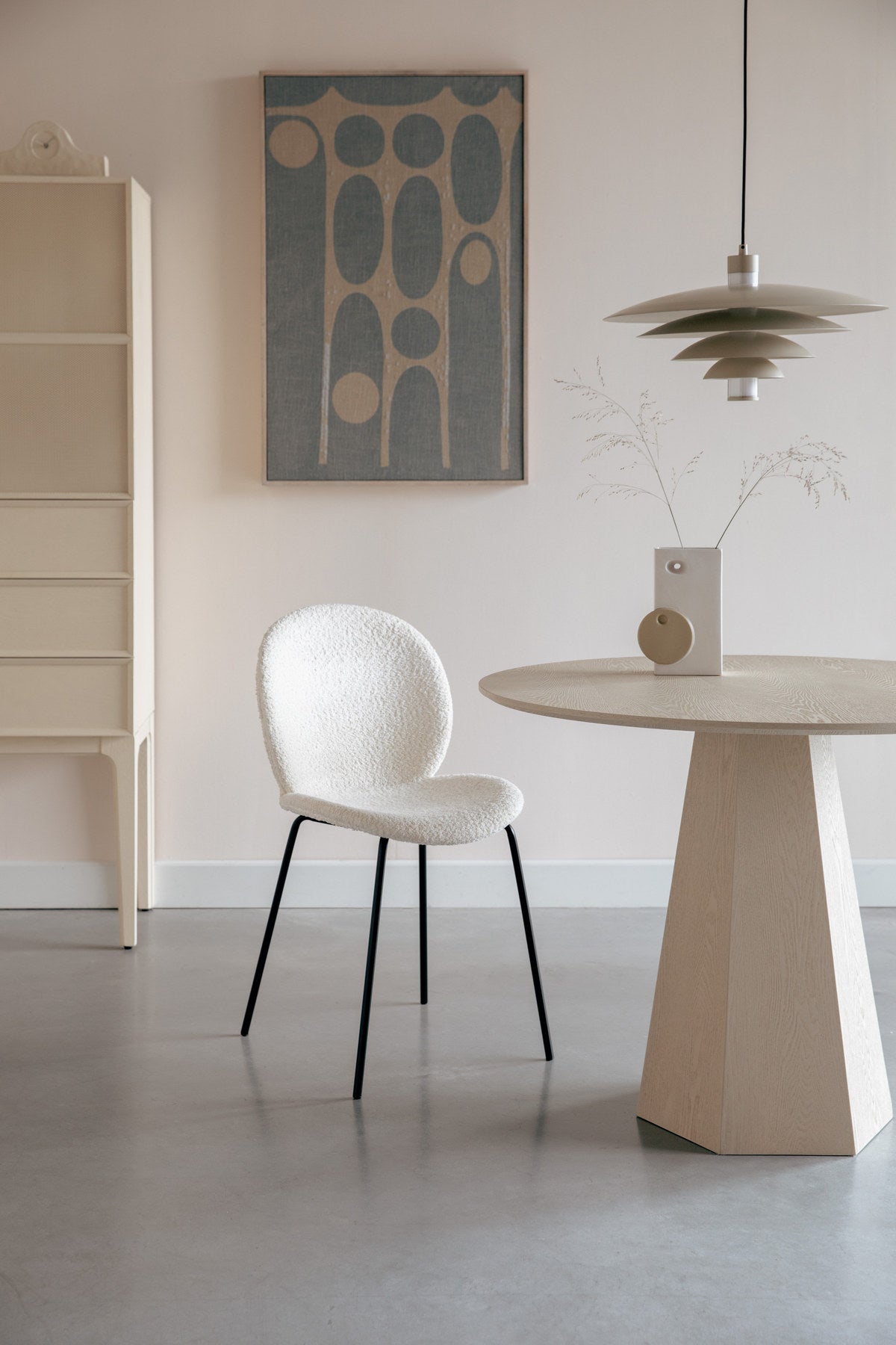 Pilar Table Naturreis in beige präsentiert im Onlineshop von KAQTU Design AG. Esstisch ist von Zuiver