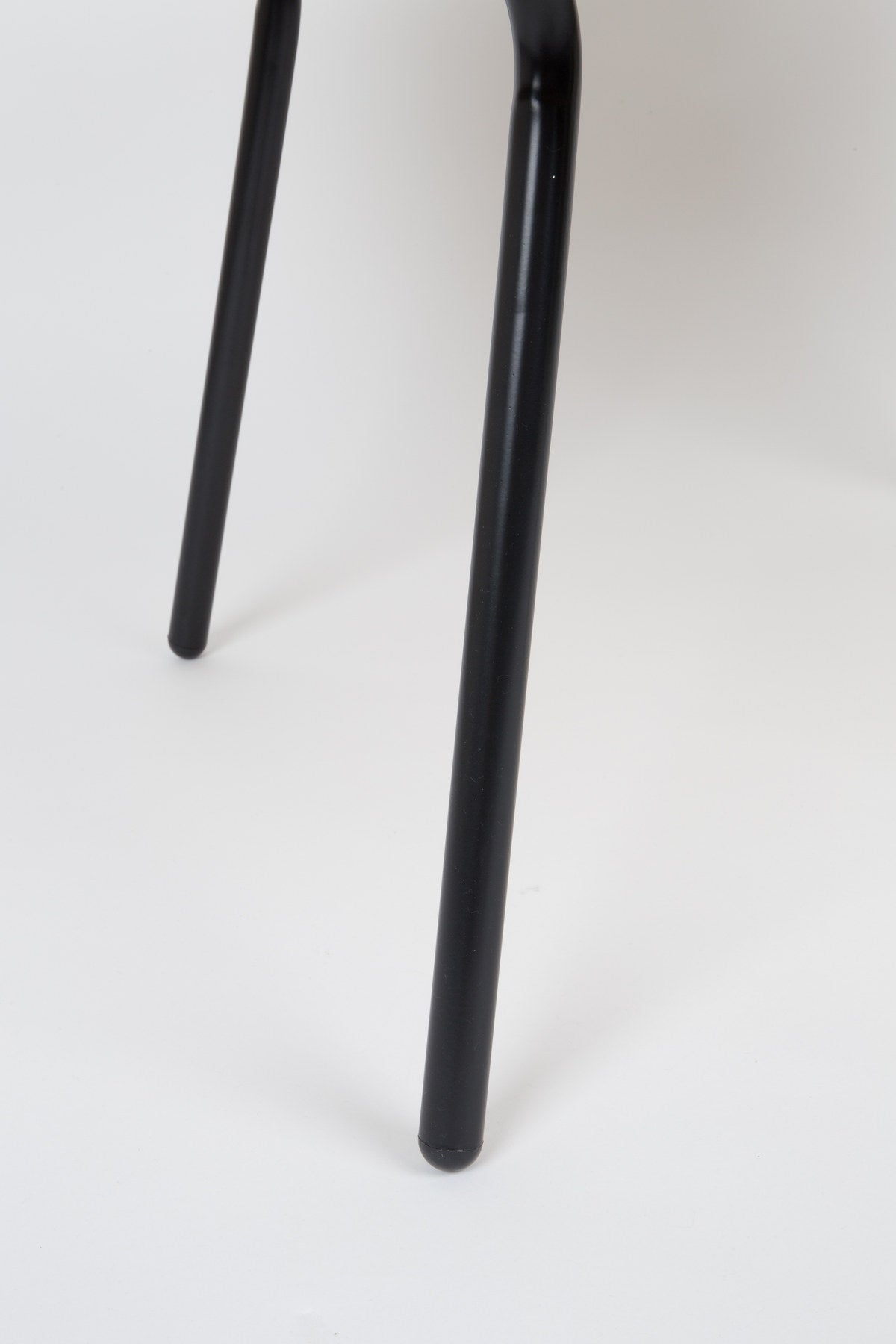Beistelltisch Oak Tray in Braun präsentiert im Onlineshop von KAQTU Design AG. Couchtisch ist von Zuiver
