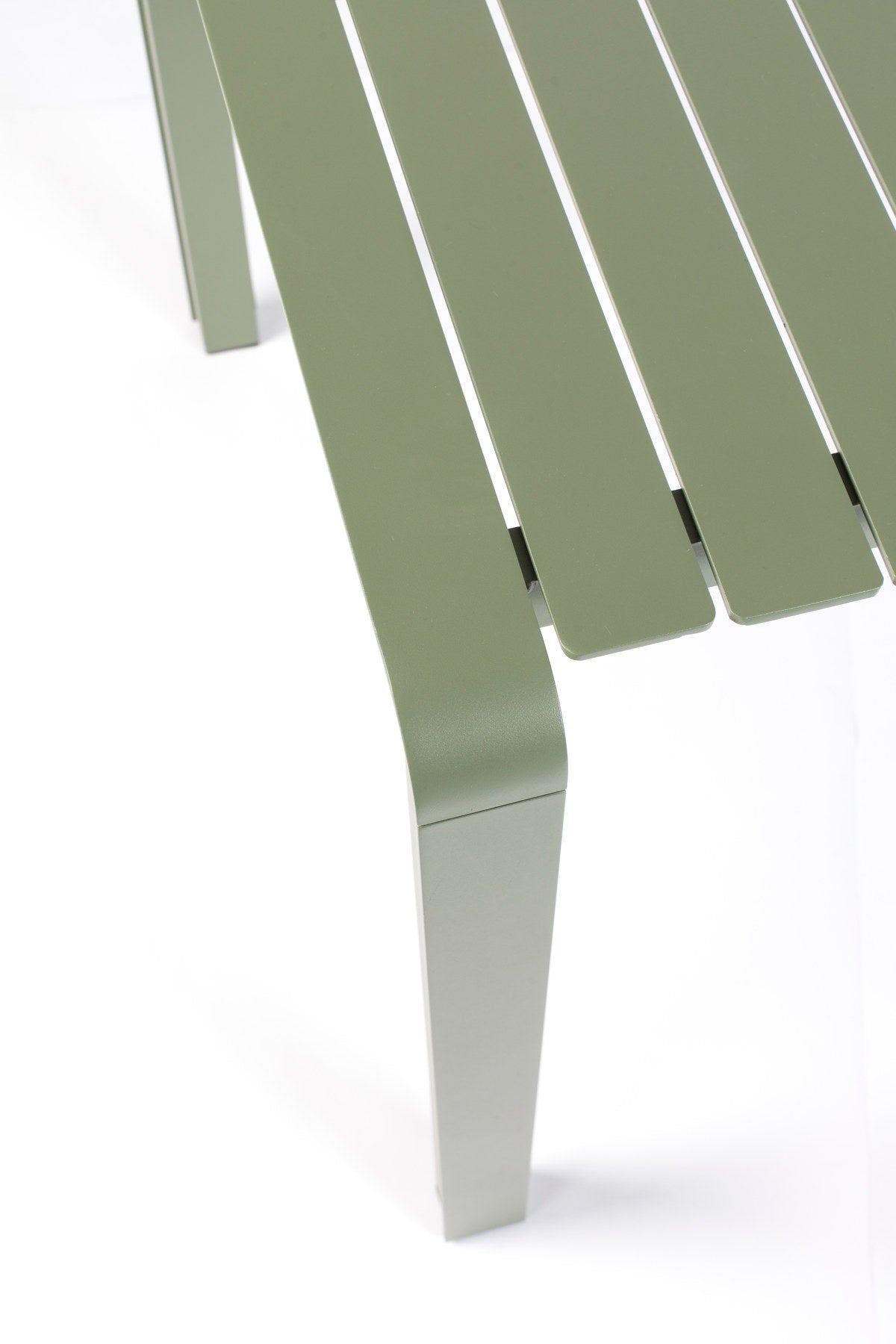 Gartentisch Vondel in Grün präsentiert im Onlineshop von KAQTU Design AG. Gartentisch ist von Zuiver