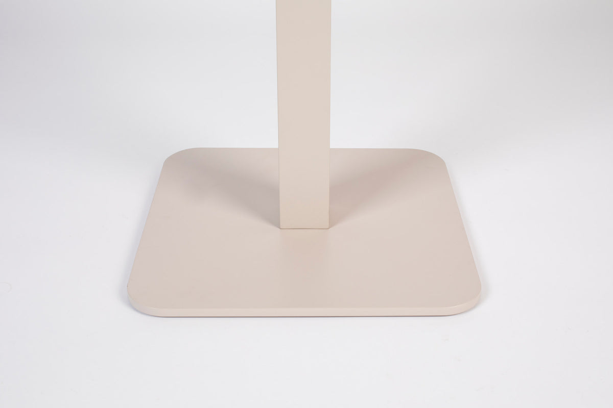 Garten Bistrotisch Vondel in Clay präsentiert im Onlineshop von KAQTU Design AG. Beistelltisch Outdoor ist von Zuiver