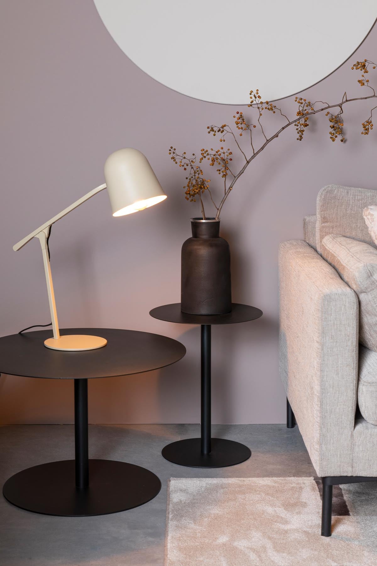Beistelltisch Snow rund in Schwarz präsentiert im Onlineshop von KAQTU Design AG. Beistelltisch ist von Zuiver