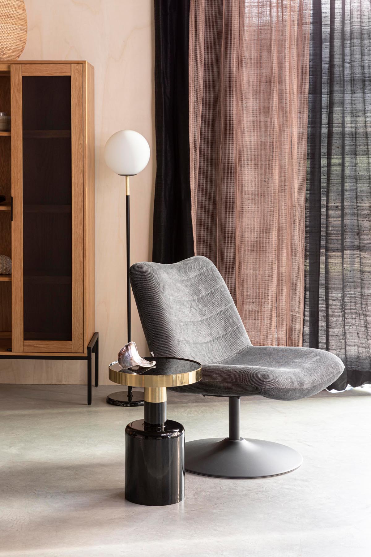 Beistelltisch Glam in Schwarz präsentiert im Onlineshop von KAQTU Design AG. Couchtisch ist von Zuiver